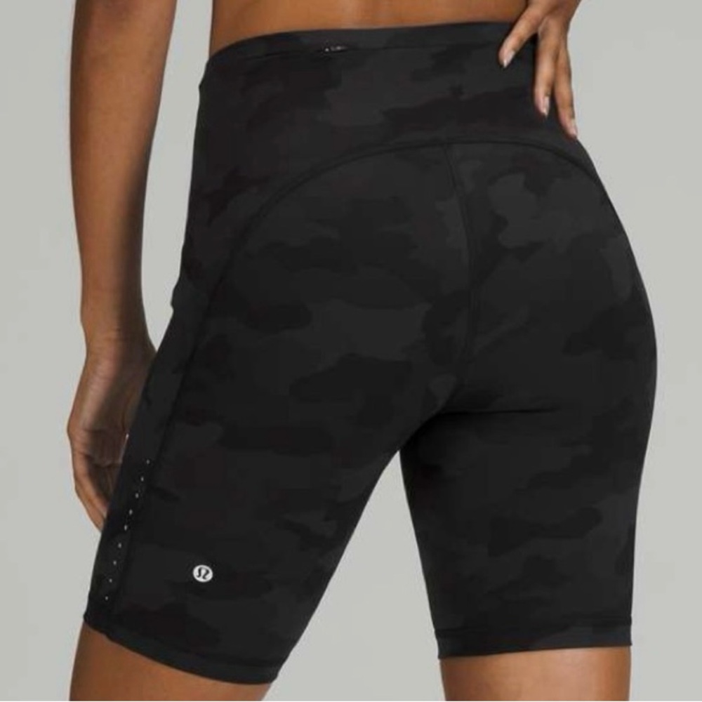 Lululemon Shorts - Swift Speed HR Short
8" - Camo Deep Coal Multi - Size 6 - NWT
